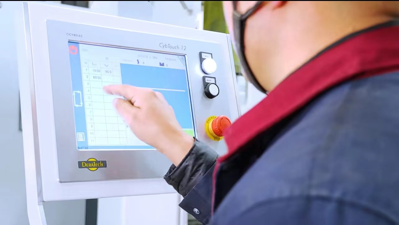 瑞鐵折彎設備.jpg 瑞鐵折彎設備.jpg