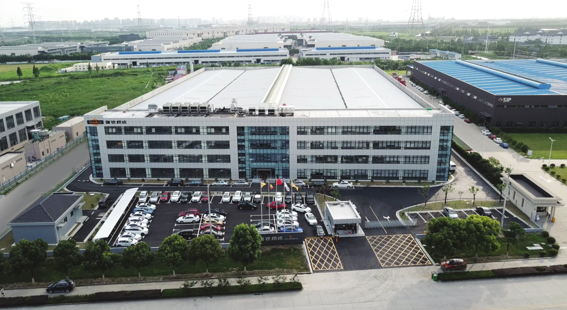 非常"3+2"/智能化機器人折彎單元，3臺油電混合數控折彎機+2套Fanuc機器人全面進入聯機調試階段，即將進入香港客戶工廠